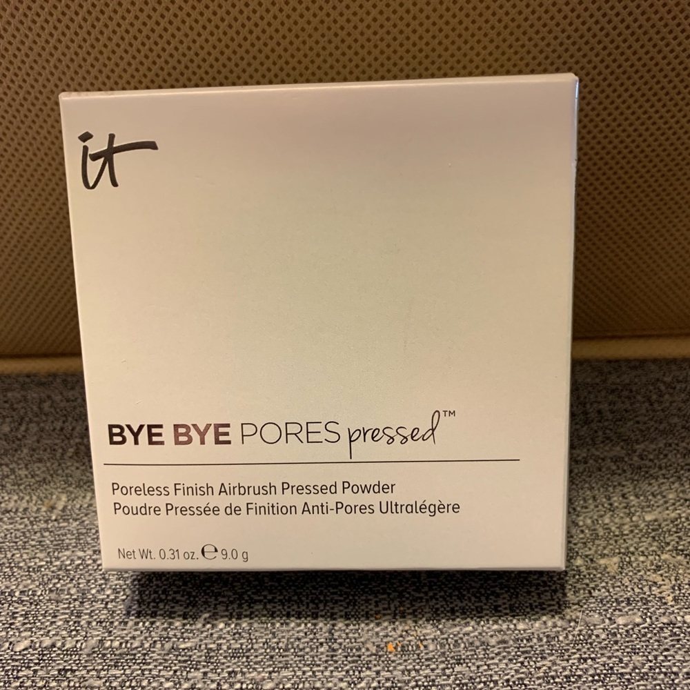 New in box!  Great pressed setting powder! Makes pores and skin look smooth! ❤️